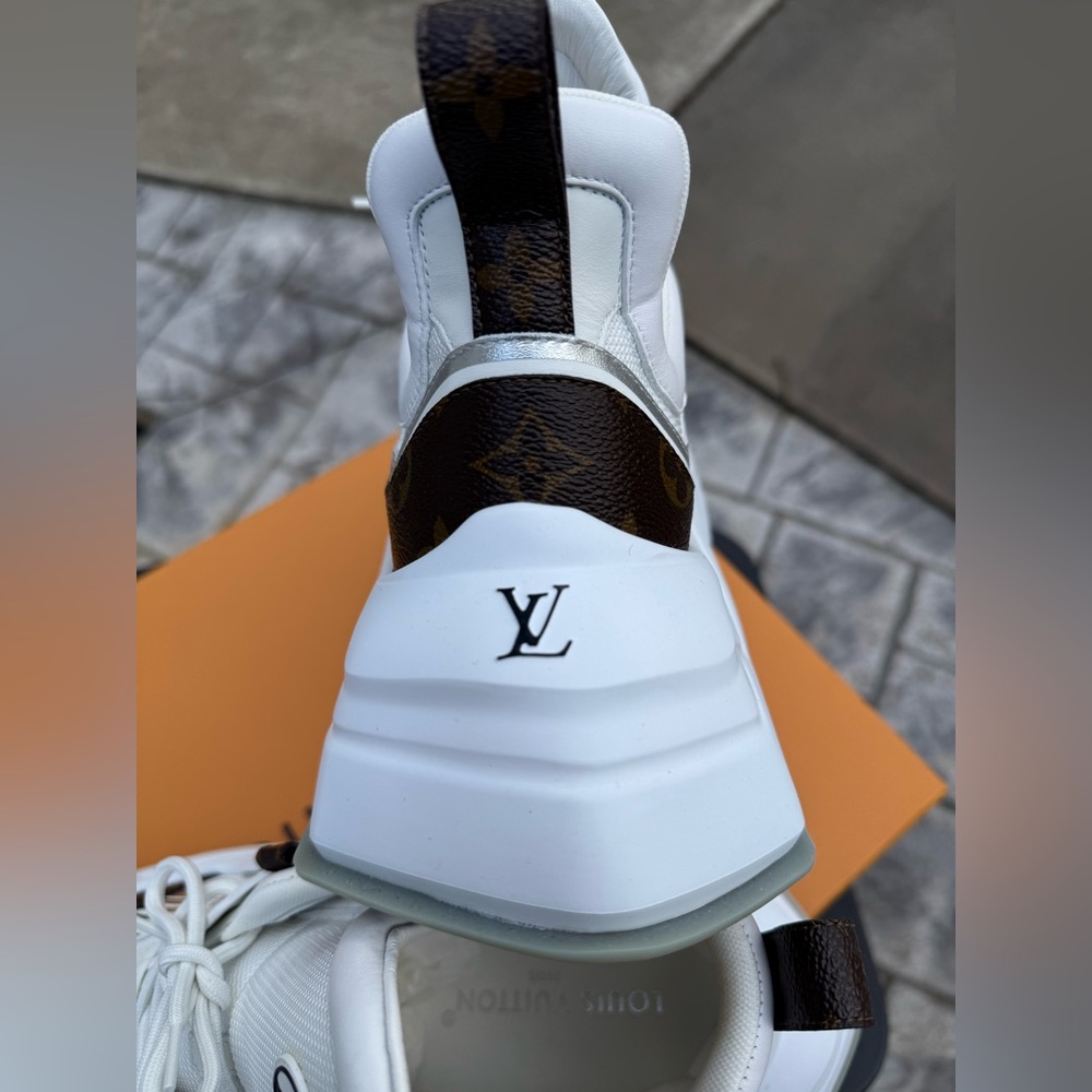 Louis Vuitton White Sneakers with Brown Monogram Toe Panels - Picture 9 of 12